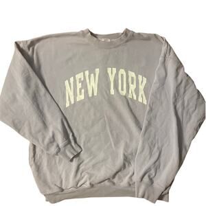 Brandy Melville New York pullover with pockets